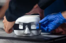 AI and holography bring 3D augmented reality to regular glasses