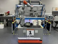 AI-driven mobile robots team up to tackle chemical synthesis