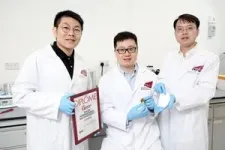 CityU awarded invention: Soft, ultrathin photonic material cools down wearable electronic devices 2