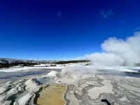 Extreme habitats: Microbial life in Old Faithful Geyser