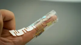 Finger wrap uses sweat to provide health monitoring at your fingertips—literally