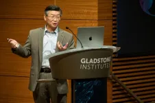 Gladstone presents inaugural Sobrato prize in neuroscience to Yadong Huang, a pioneer of Alzheimer’s research