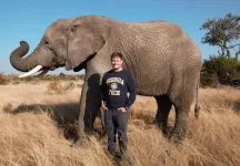 How an elephants trunk manipulates air to eat and drink