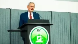 Leaders of ​‘EV Ready’ Illinois cities recognized in ceremony at Argonne 2