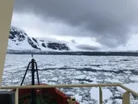 Polar experiments reveal seasonal cycle in Antarctic sea ice algae 2