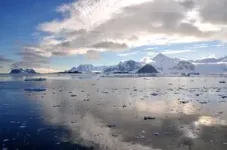 Scientists track rapid retreat of Antarctic glacier 3